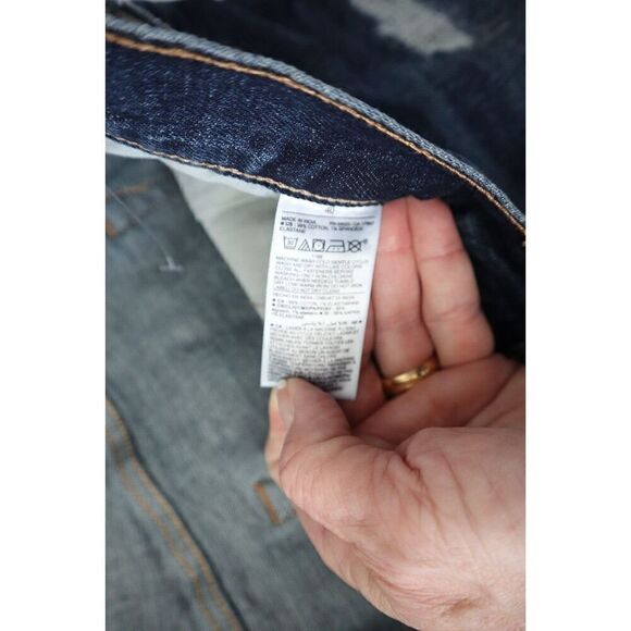 Old Navy Women's Sz 40 Blue Distressed Slim Built-In Flex Denim Shorts - Picture 4 of 8